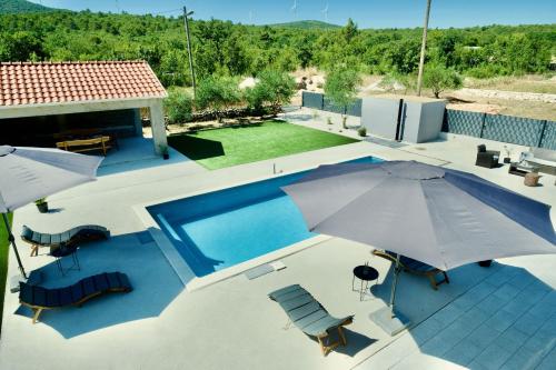 Skats, Apartment Mario - with pool in Bristivica