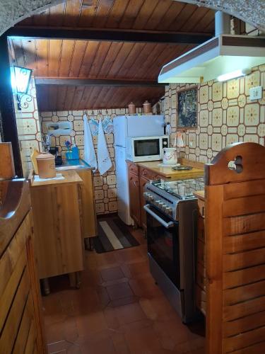 Konyha, LA BAITA di Ornaro Alto Rieti - oasi di pace tra Roma e Terminillo in Torricella in Sabina