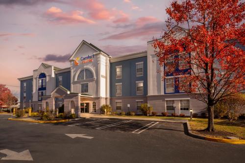 Comfort Suites East Brunswick - South River in East Brunswick, USA