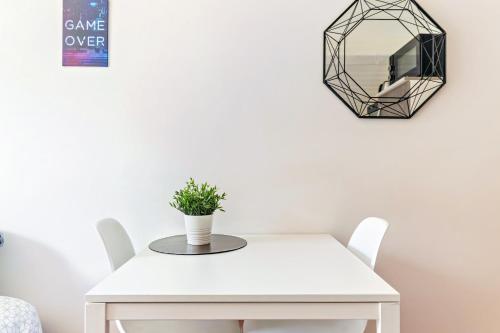 Facilities, Charmant studio cosy climatise et parking securise a proximite du centre ville de lyon in 9e arrondissement