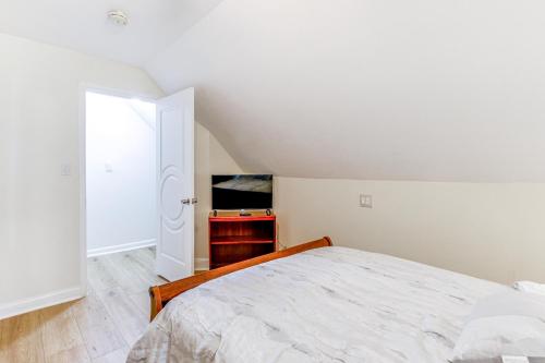 Rockville Home with Spacious Yard 17 Mi to DC! Rockville Home with Spacious Yard 17 Mi to DC!