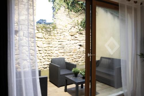 Facilities, Muraille du chateau avec jacuzzi in Nemours