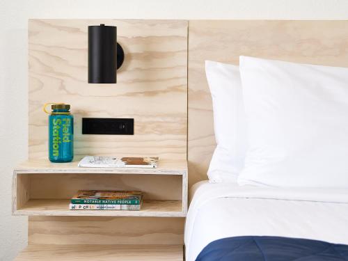 1 king bed, 2 bunk beds
