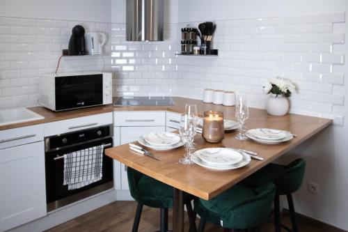 Facilities, Muraille du chateau avec jacuzzi in Nemours