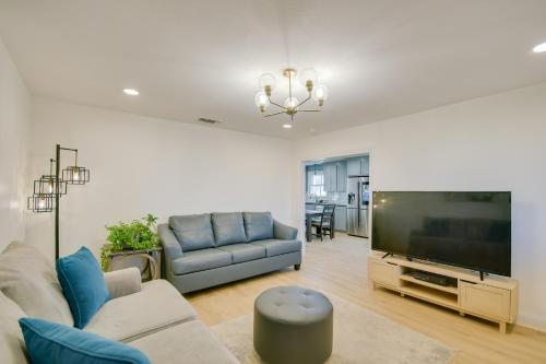 9 Mi to Downtown Lubbock Home with Yard