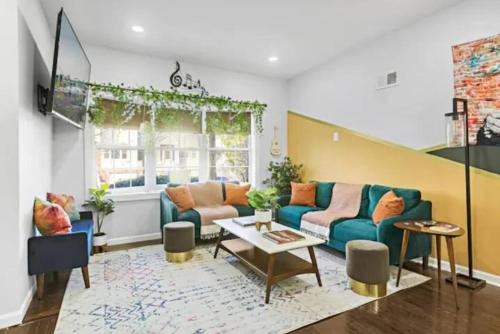 Music - Big 3br with King Bd Close to EWR and NYC image