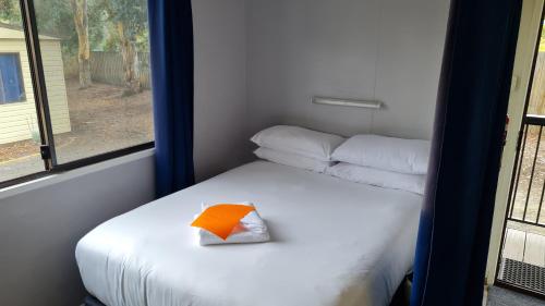 1 double bed, 4 bunk beds