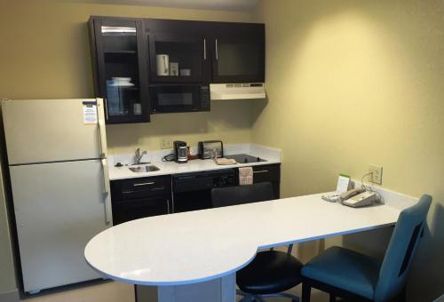 MainStay Suites Greenville Airport - Hotel - Greer