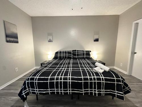 Inviting and Spacious Apartment in Houston Near Kemah Boardwalk and NASA Space Center in Nassau Bay