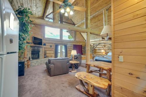 Gatlinburg Cabin with Deck about 11 Miles to Downtown in Gatlinburg, USA