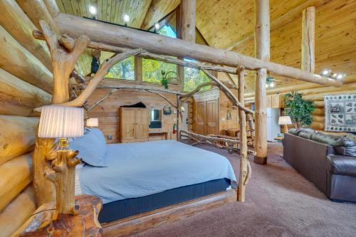 Gatlinburg Cabin with Mtn-View Deck about 11 Mi to Dtwn in Pittman Center