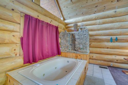 Gatlinburg Cabin with Mtn-View Deck about 11 Mi to Dtwn in Pittman Center