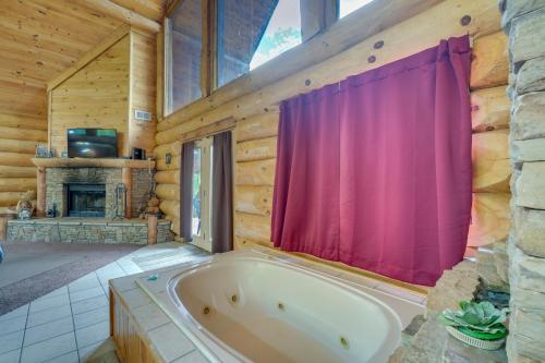 Gatlinburg Cabin with Mtn-View Deck about 11 Mi to Dtwn in Pittman Center