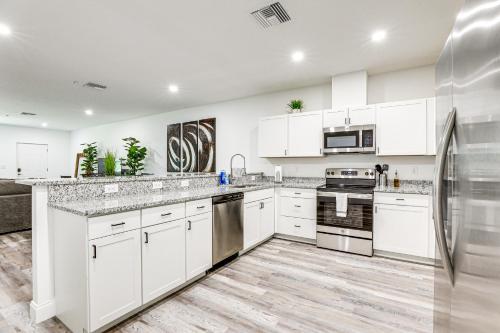 13 Mi to Beaches Pet-Friendly Condo in Palmetto! in Palmetto