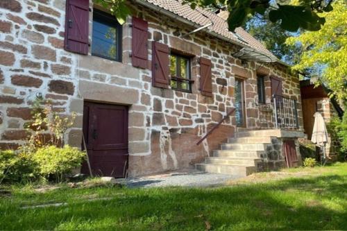 Cottage in Corrèze with Garden Views gîte à louer Louignac