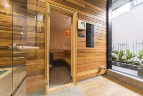 180 Degrees Seaview and Harbor View 2 bedroom Apt