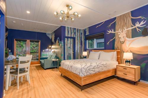 Sungate on Salt Spring - Luxurious Suite with Cedar Hot Tub & View near Cusheon Lake