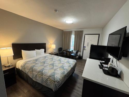 Studio 6  Suites Vancouver, WA - Waterfront in Esther Short