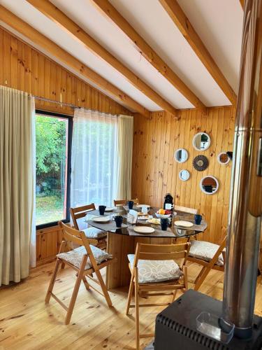 Casa familiar entre Lican Ray y Conaripe con acceso directo al lago Calafquen in Chalipen