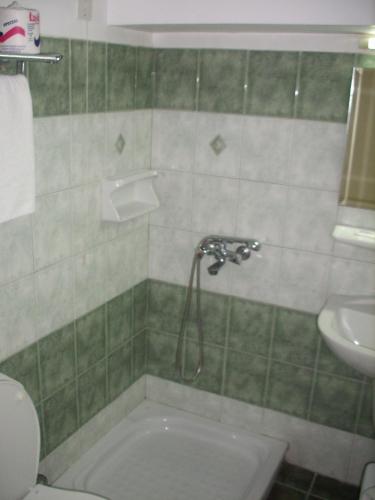 Claridge Hotel - image 3