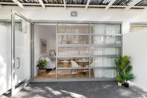 View, Luxe Central Studio 2 - Close to Randwick in Maroubra