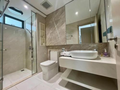 Two-Bedroom Deluxe Apartment image 10