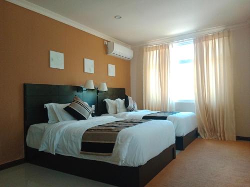 . Lagoon Lodge