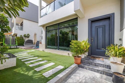 Coastal Themed 4BR Townhouse with Pool in JVC, Dubaj (zdjęcie 4)