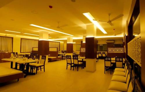 Restaurant, Hotel Raviraj, Chhatrapati Sambhaji Nagar in Aurangabad