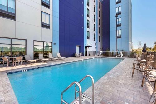 泳池, Comfort Suites Titusville Near Kennedy Space Center in 泰特斯威尔(FL)