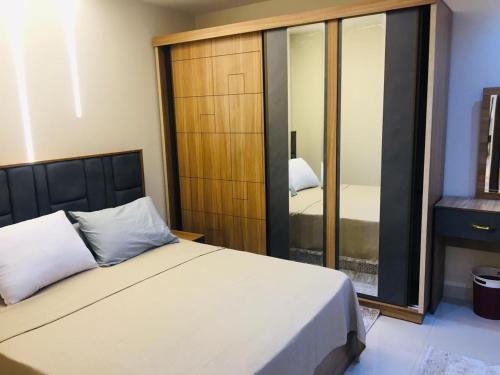 مدينة نصر in Madinata Al Ašira min Ramadana