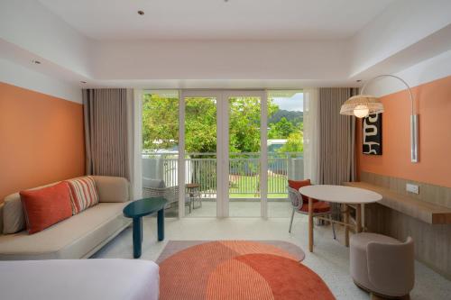 room detail thumbnail 1