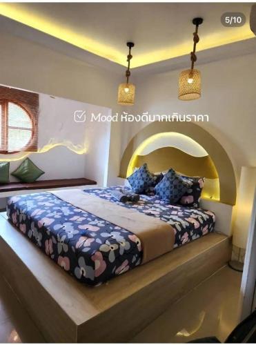 room detail thumbnail 2