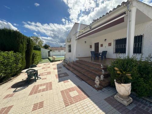 Chalet independiente en zona residencial rural con piscina privada in ฮาเอน