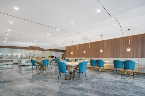 Atour Hotel Xi‘an West High-speed Railway Station North Square in Jing Wei