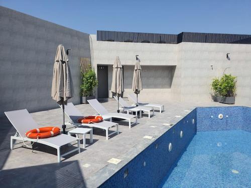 Elegant 2-Bedroom Apartment with Private Balconies & En-Suite Luxury in Meydan Avenue, Dubai (photo 4)