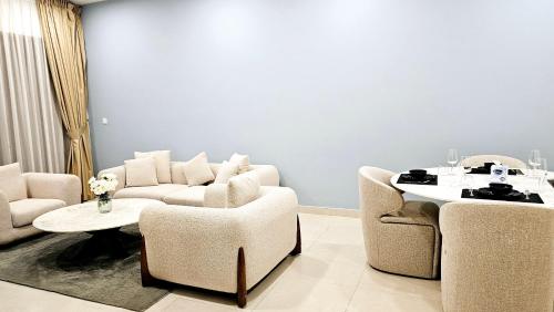 Elegant 2-Bedroom Apartment with Private Balconies & En-Suite Luxury in Meydan Avenue, Dubai (photo 5)