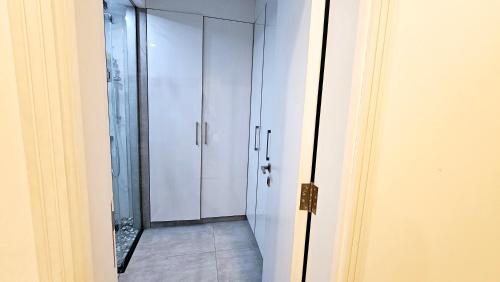 Elegant 2-Bedroom Apartment with Private Balconies & En-Suite Luxury in Meydan Avenue, Dubai (photo 7)