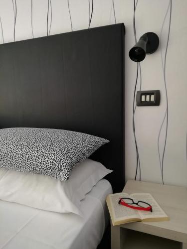 Double or Twin Room with Side Sea View