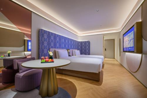 Superior Twin Room with City View image 1