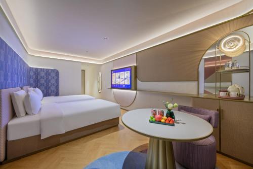 Superior Twin Room with City View image 3