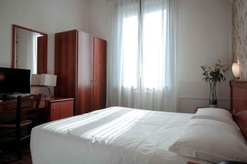 Hotel Universo - image 3
