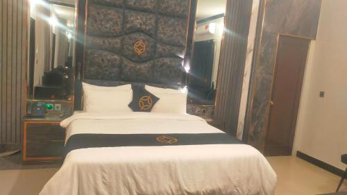 Hotel Oasis - image 8
