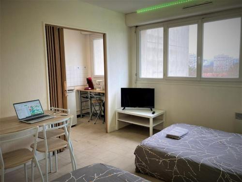 Appartement double 16 a LIMOGES near Limoges-Bellegarde Airport