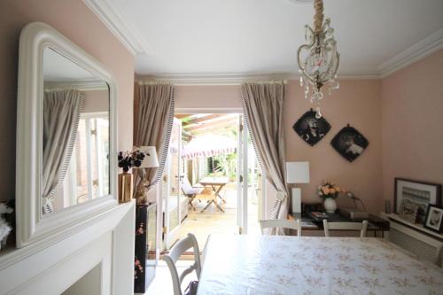 Designer's Town House - image 6