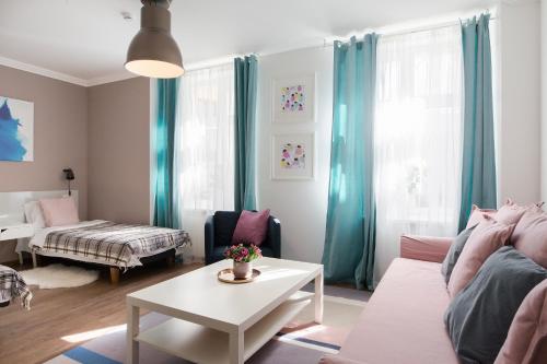 Cozy Old Town Studio Apartment 4