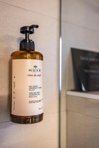 Square Hotel - image 10