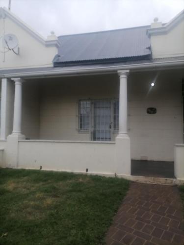 Exterior view, Lisokhanya GuestHouse in East London