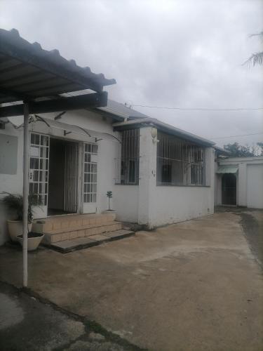 Exterior view, Lisokhanya GuestHouse in East London