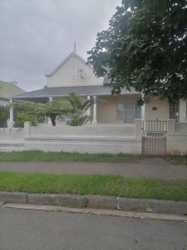 Exterior view, Lisokhanya GuestHouse in East London